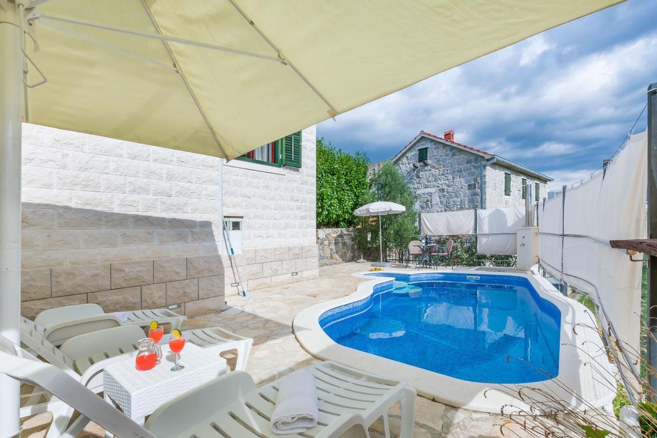 Villa Holiday Home Zvecanje Exterior photo