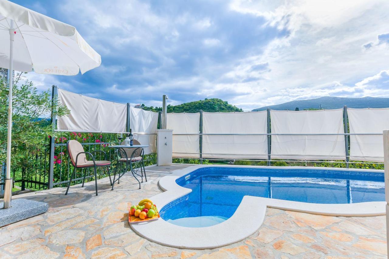 Villa Holiday Home Zvecanje Exterior photo