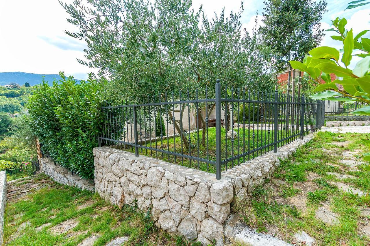 Villa Holiday Home Zvecanje Exterior photo